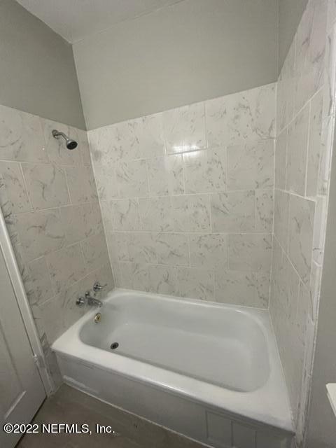 5802 Hollyhock Road Jacksonville, FL 32209 - Photo 8 of 10 BATH VIEW2