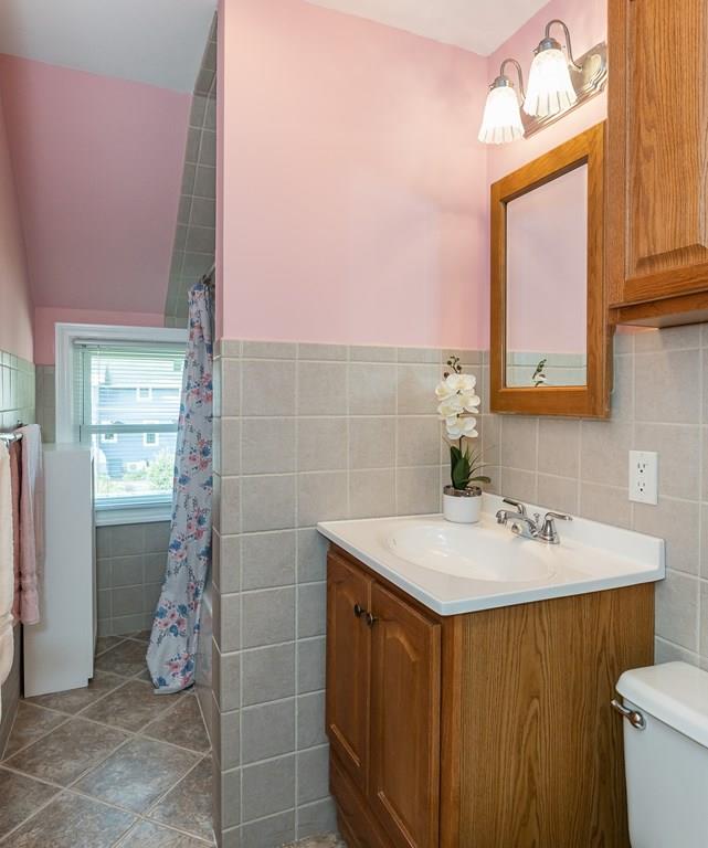 38 Castle Street Springfield, MA 01118 - Photo 34 of 41 a bathroom with a sink vanity and a mirror