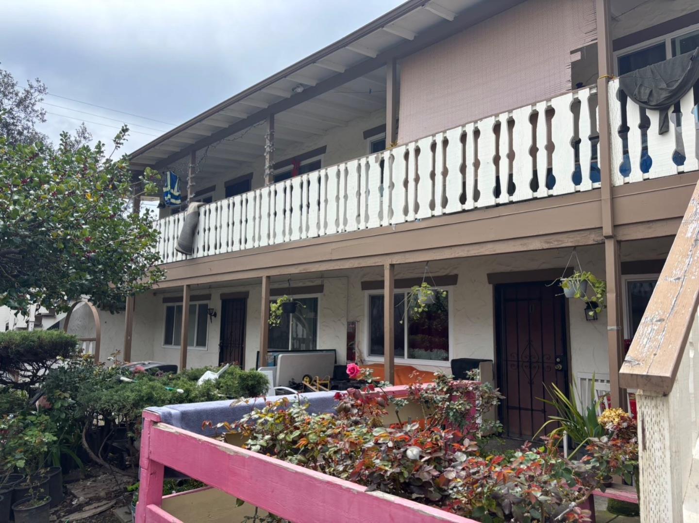 a view of a house with porch and sitting area