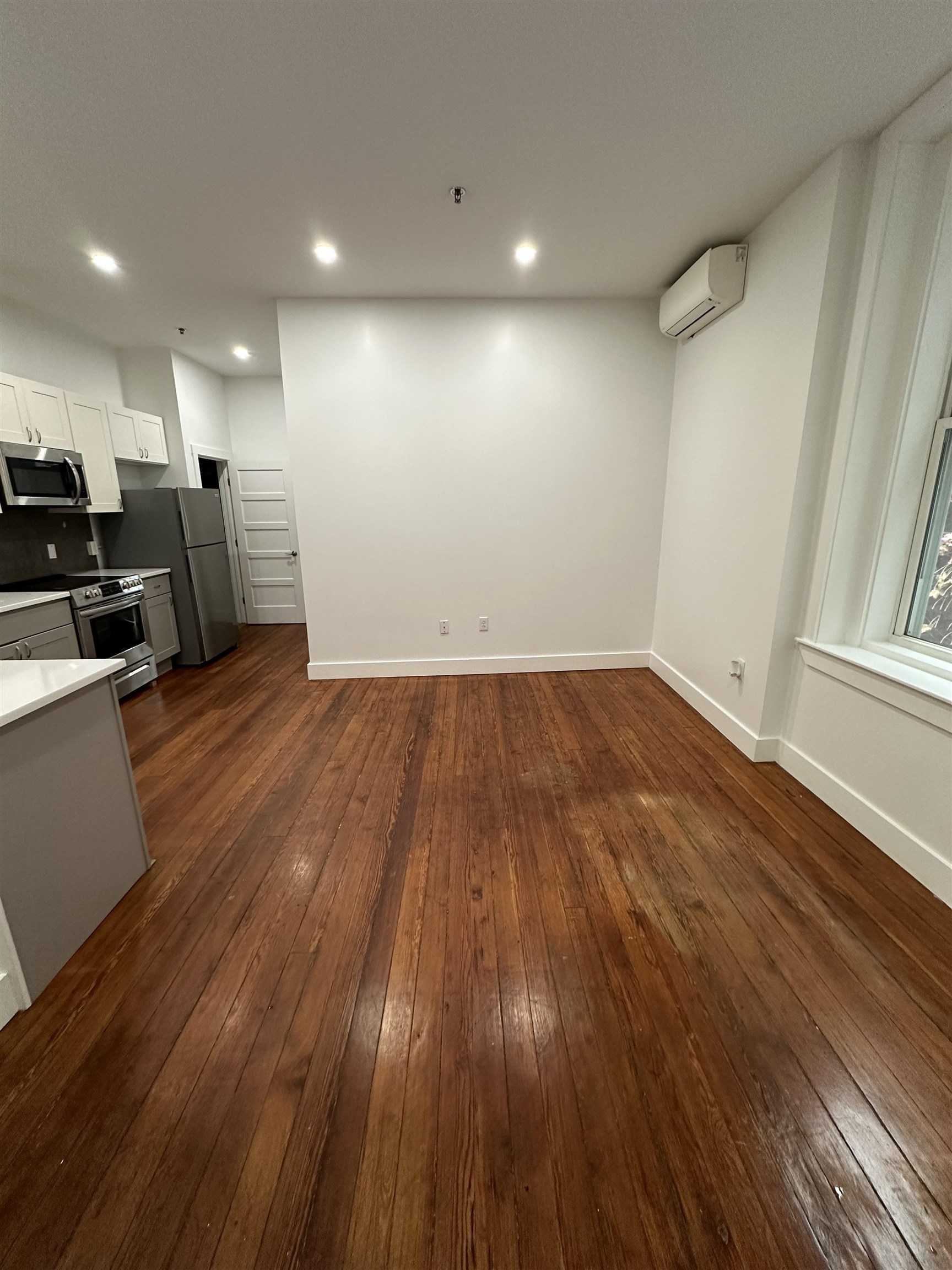 4 Elliot Street, Unit 3 Brattleboro, VT 05301 - Photo 2 of 8