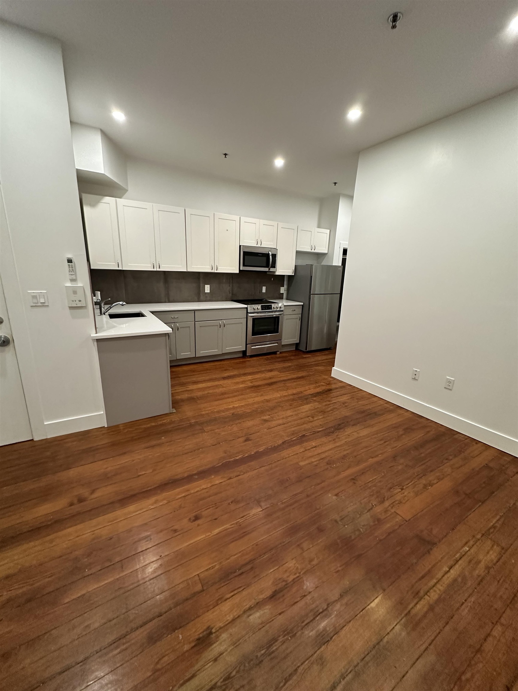 4 Elliot Street, Unit 3 Brattleboro, VT 05301 - Photo 3 of 8