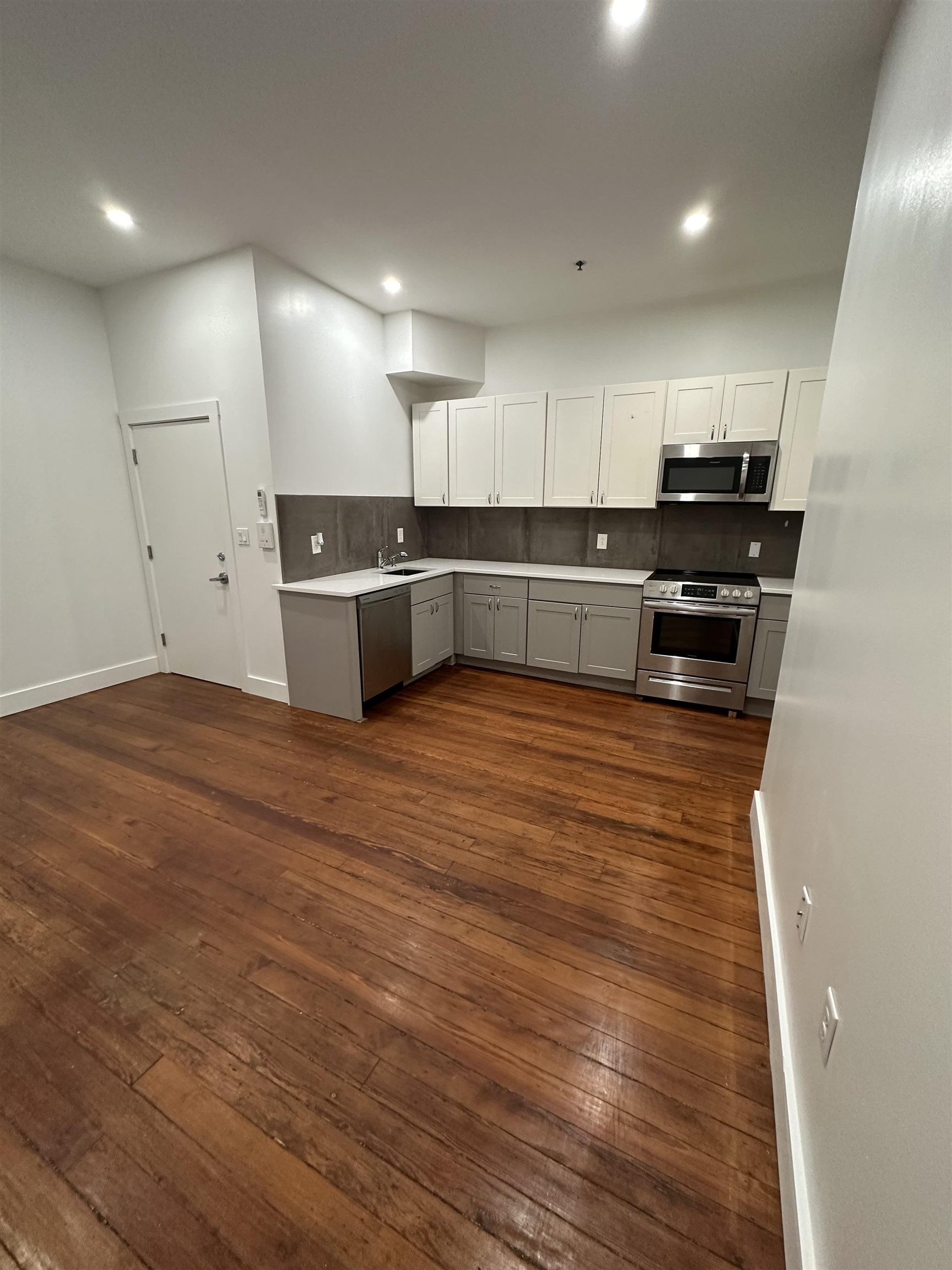 4 Elliot Street, Unit 3 Brattleboro, VT 05301 - Photo 4 of 8