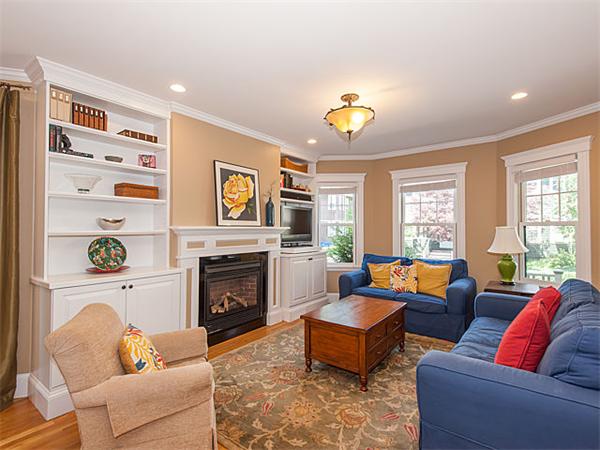 8 Lincoln Road, Unit 1 Brookline, MA 02445 - Photo 3 of 17