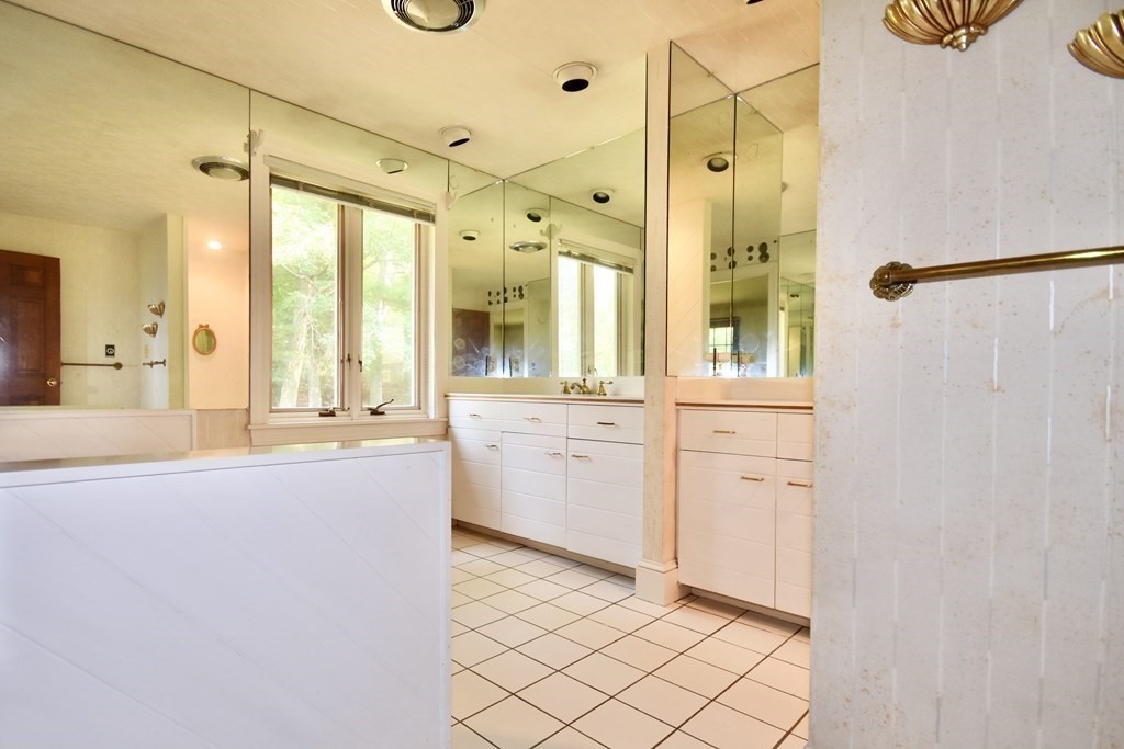 136 Rock O'Dundee Road Dartmouth, MA 02748 - Photo 17 of 30