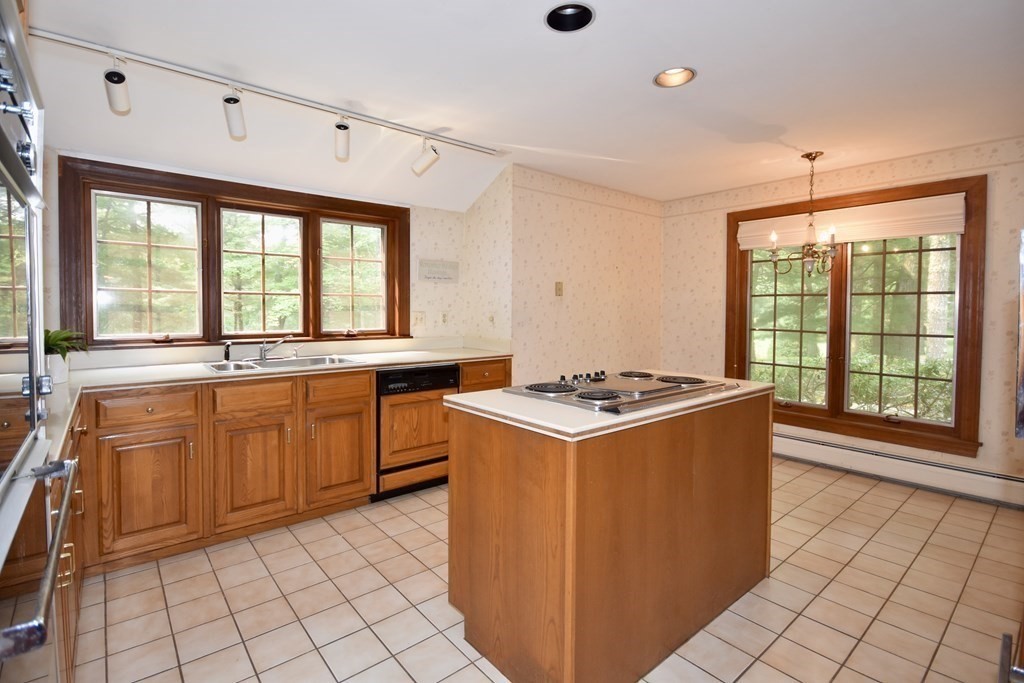 136 Rock O'Dundee Road Dartmouth, MA 02748 - Photo 9 of 30