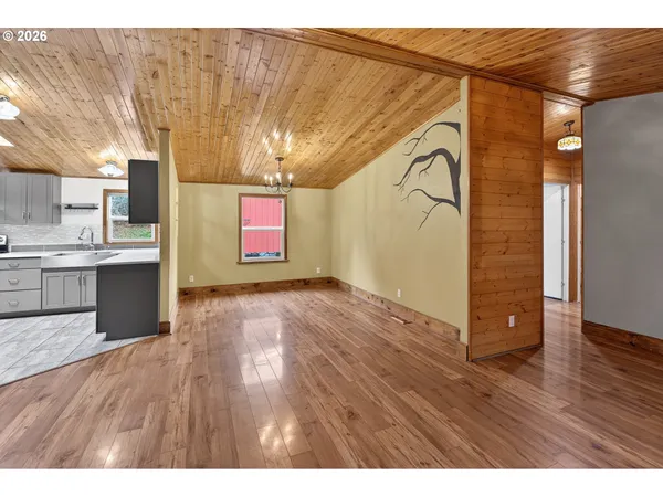 $600,000 | 20284 El Romar Drive Northeast, Scotts Mills, OR 97375