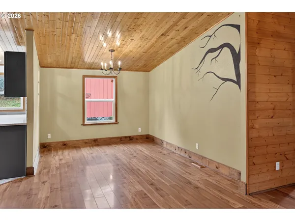 $600,000 | 20284 El Romar Drive Northeast, Scotts Mills, OR 97375