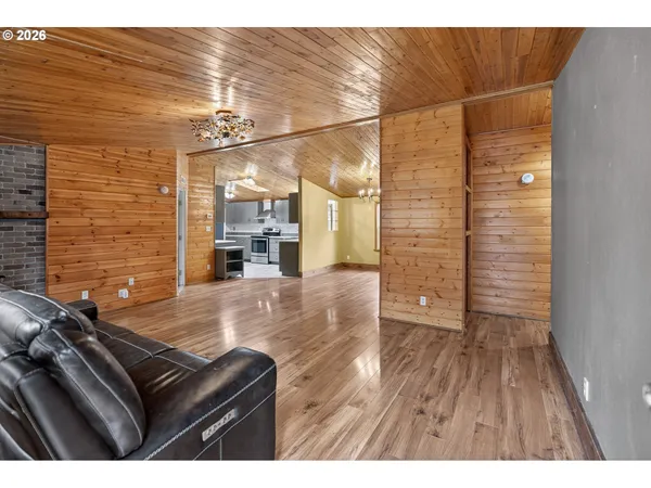 $600,000 | 20284 El Romar Drive Northeast, Scotts Mills, OR 97375