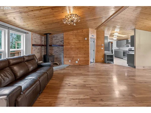 $600,000 | 20284 El Romar Drive Northeast, Scotts Mills, OR 97375