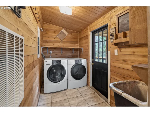 $600,000 | 20284 El Romar Drive Northeast, Scotts Mills, OR 97375