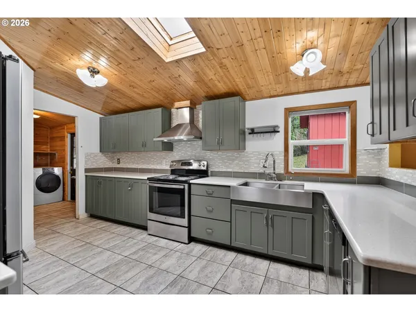 $600,000 | 20284 El Romar Drive Northeast, Scotts Mills, OR 97375
