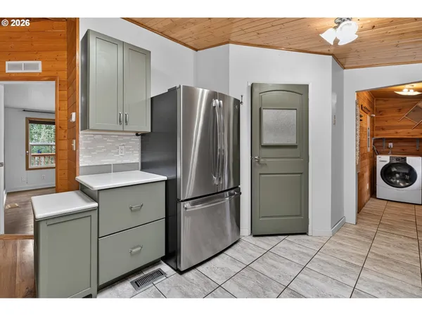 $600,000 | 20284 El Romar Drive Northeast, Scotts Mills, OR 97375