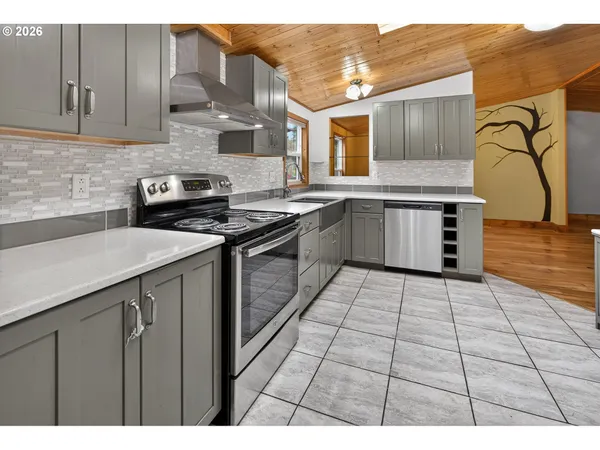 $600,000 | 20284 El Romar Drive Northeast, Scotts Mills, OR 97375