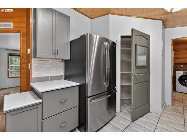 $600,000 | 20284 El Romar Drive Northeast, Scotts Mills, OR 97375