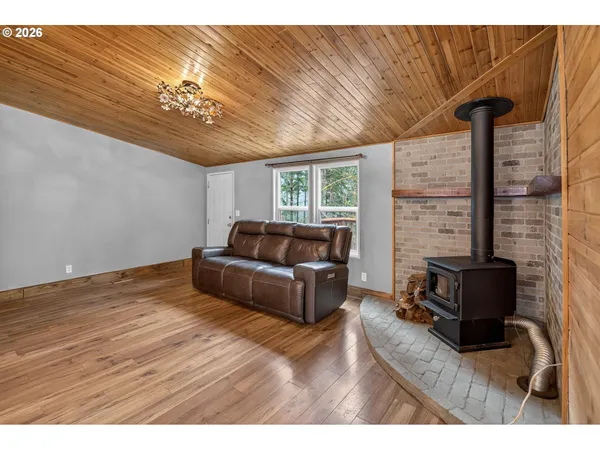 $600,000 | 20284 El Romar Drive Northeast, Scotts Mills, OR 97375