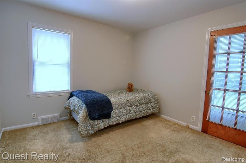 2132 Hampton Road Grosse Pointe Woods, MI 48236 - Photo 15 of 29