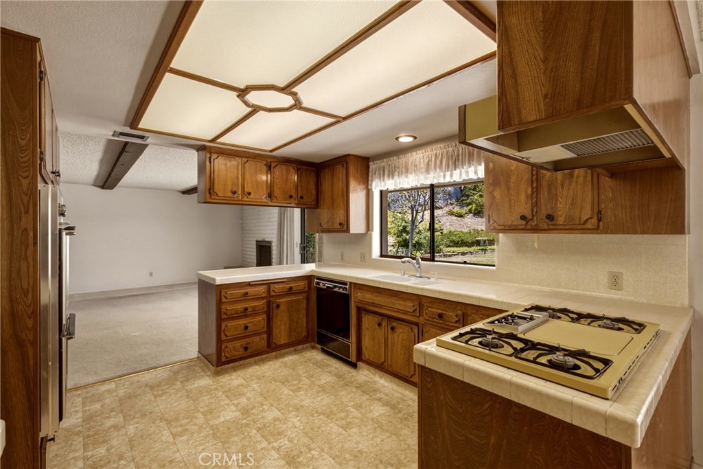 1716 Greenbriar Road Glendale, CA 91207 - Photo 13 of 31
