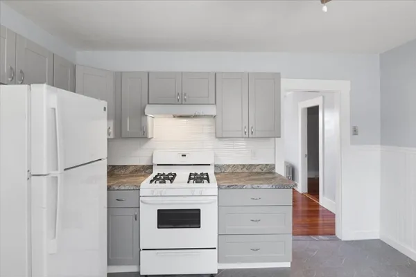 $2,600 | 8 Linwood Street, Unit 2, Holbrook, MA 02343