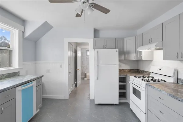 $2,600 | 8 Linwood Street, Unit 2, Holbrook, MA 02343