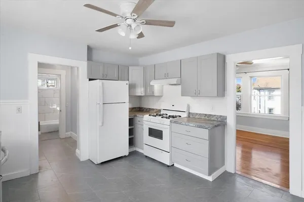 $2,600 | 8 Linwood Street, Unit 2, Holbrook, MA 02343