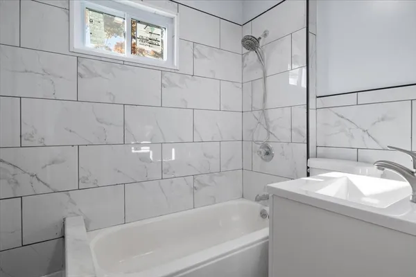 $2,600 | 8 Linwood Street, Unit 2, Holbrook, MA 02343