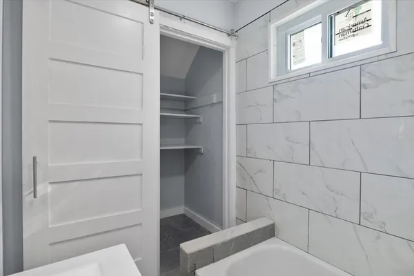 $2,600 | 8 Linwood Street, Unit 2, Holbrook, MA 02343