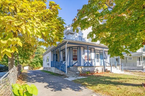 $2,600 | 8 Linwood Street, Unit 2, Holbrook, MA 02343