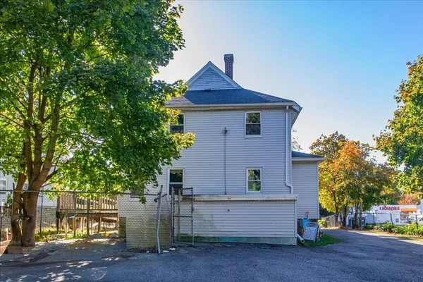 $2,600 | 8 Linwood Street, Unit 2, Holbrook, MA 02343