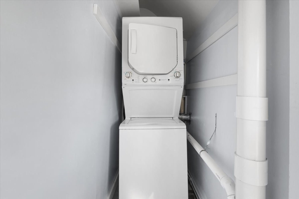 8 Linwood Street, Unit 2 Holbrook, MA 02343 - Photo 5 of 36