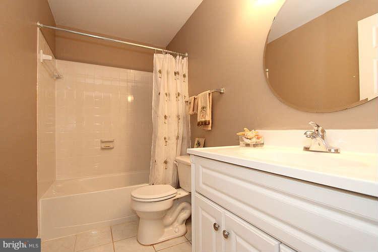 18852 Broken Oak Road Boyds, MD 20841 - Photo 20 of 24 Bath