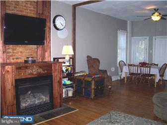 824 Columbus Road Burlington, NJ 08016 - Photo 2 of 10 Living Room