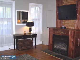 824 Columbus Road Burlington, NJ 08016 - Photo 4 of 10 Living Room