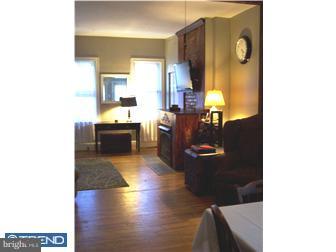 824 Columbus Road Burlington, NJ 08016 - Photo 5 of 10 Living Room