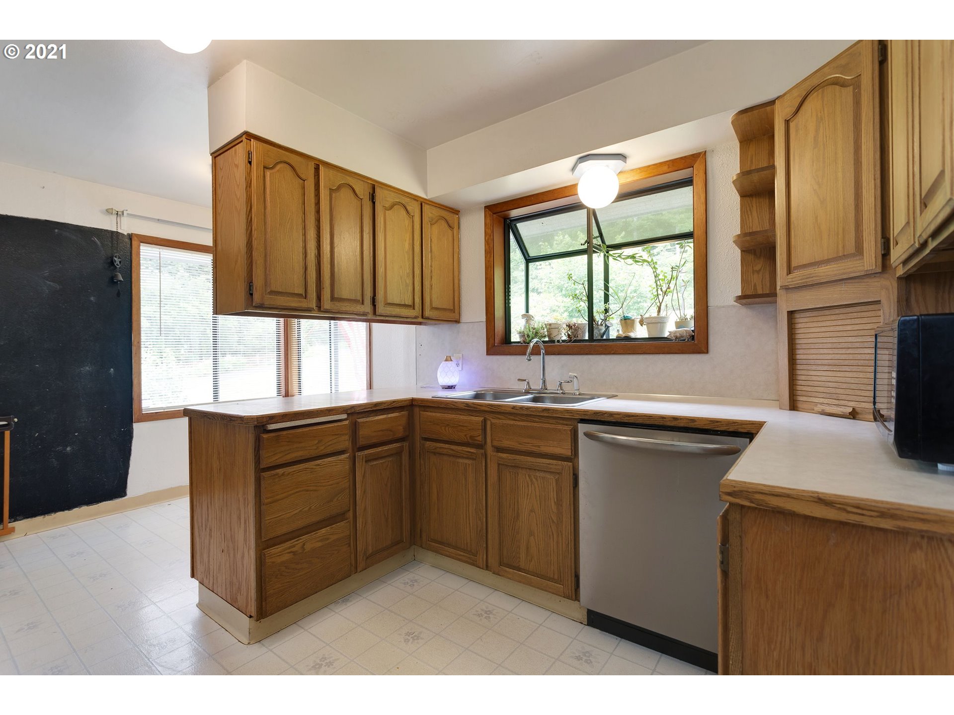 26061 Southeast Rugg Road Damascus, OR 97089 - Photo 11 of 25 Gallery Image 11