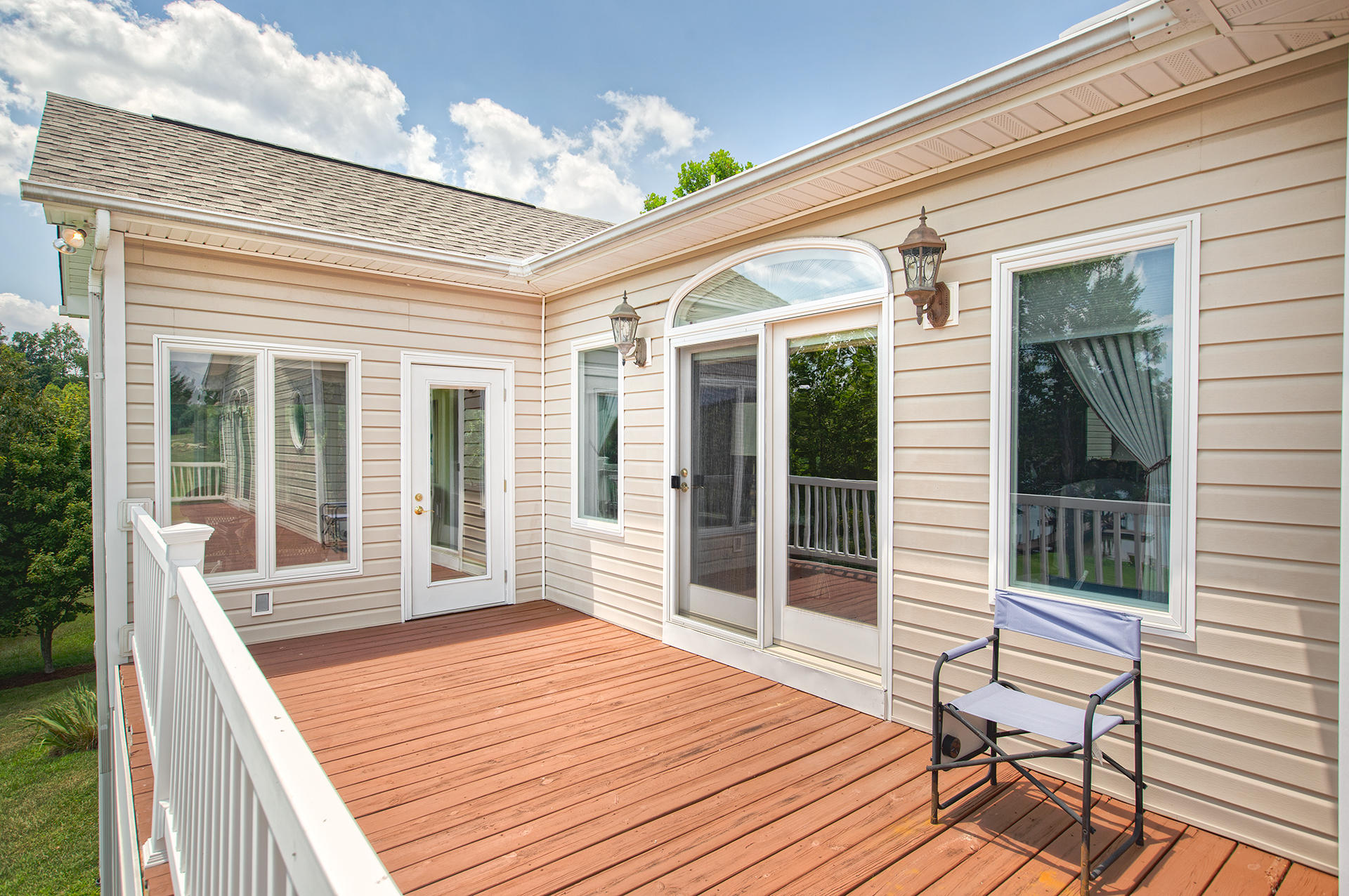 270 Calypso Road Moneta, VA 24121 - Photo 22 of 35 a house with wooden floor and seating space