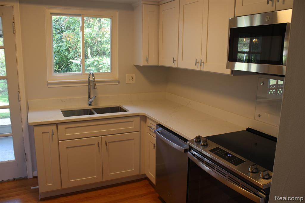 1006 Tottenham Road Birmingham, MI 48009 - Photo 10 of 50
