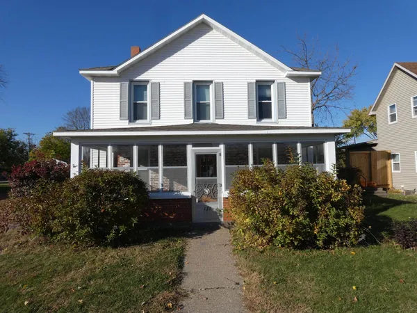 $750 | 137 North Wacouta Avenue, Prairie du Chien, WI 53821