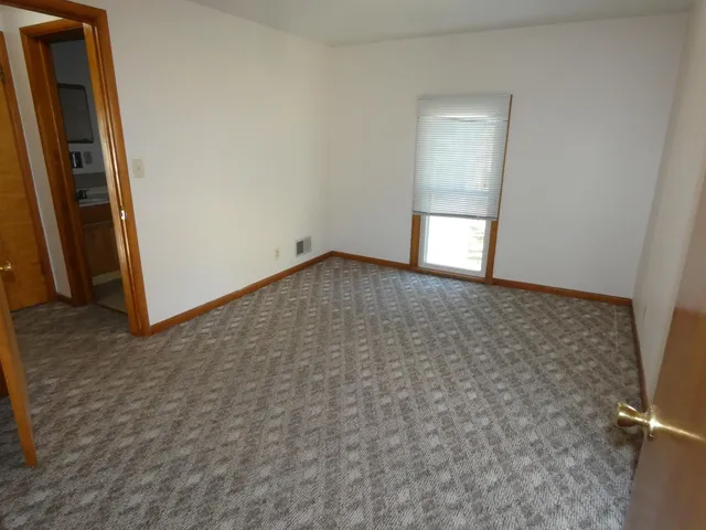 $750 | 137 North Wacouta Avenue, Prairie du Chien, WI 53821