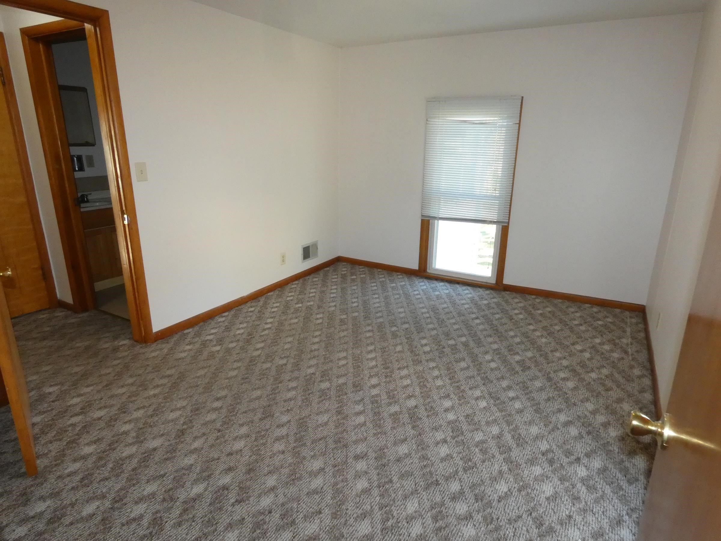 137 North Wacouta Avenue Prairie du Chien, WI 53821 - Photo 12 of 15