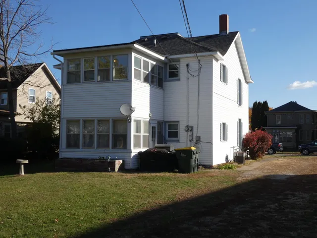 $750 | 137 North Wacouta Avenue, Prairie du Chien, WI 53821