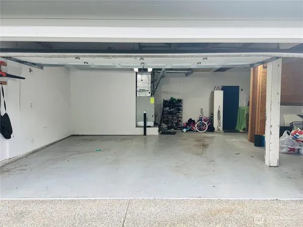 $4,299 | 11427 40th Drive Southeast, Everett, WA 98208