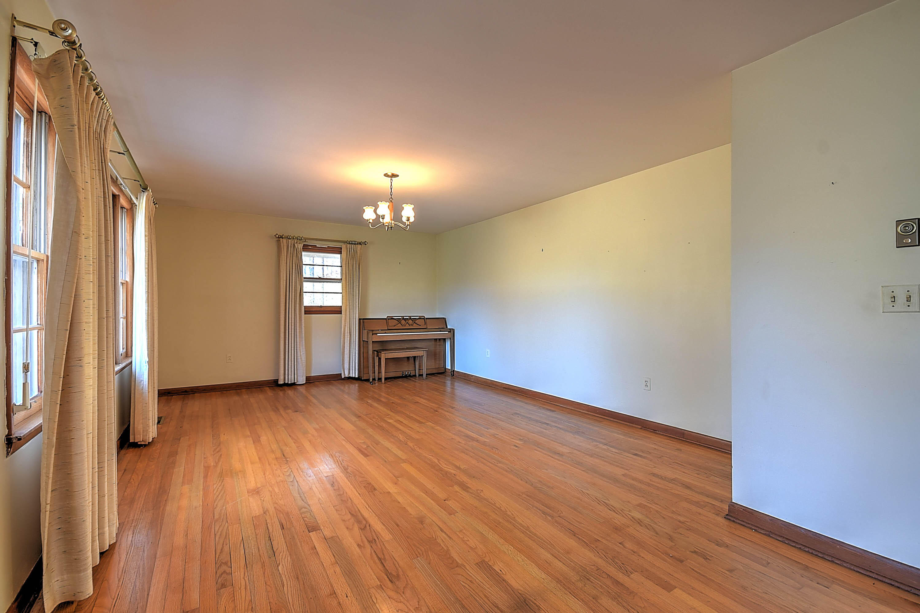 748 Old Jonesboro Road Bristol, TN 37620 - Photo 5 of 42 Old Jboro-4