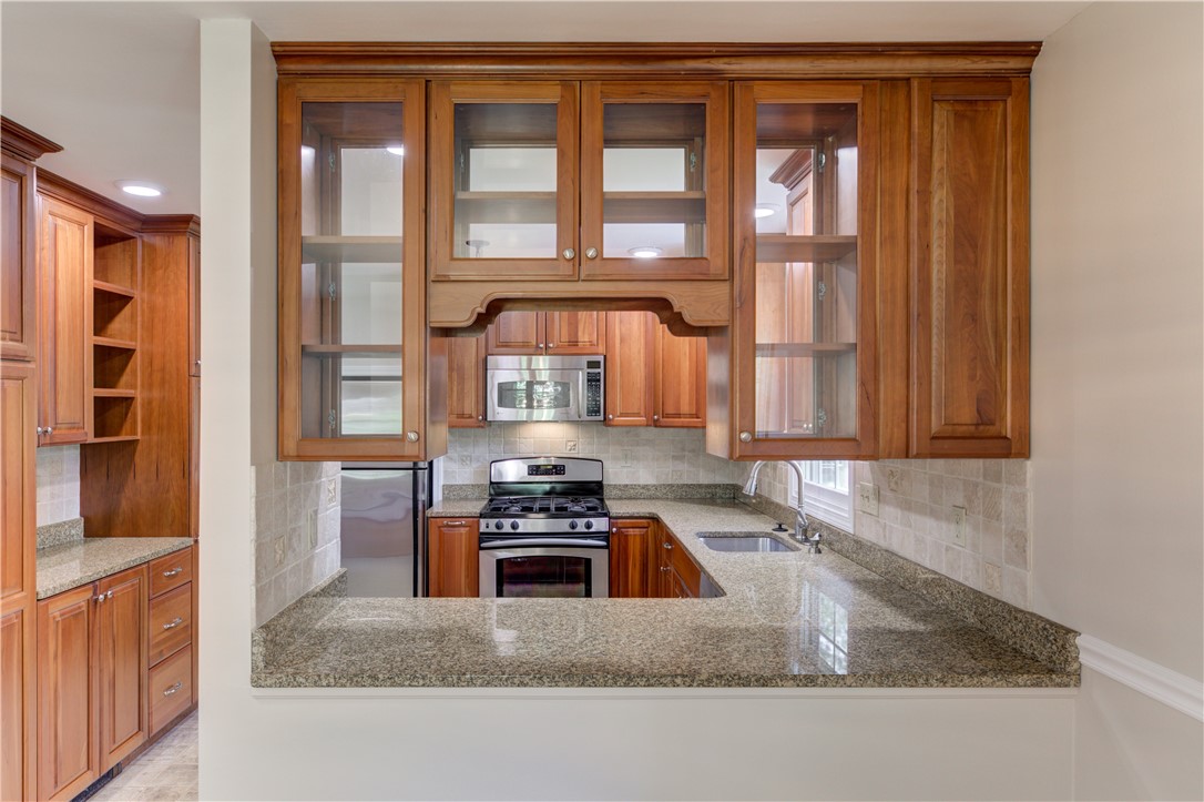 22 Reardon Drive Middletown, RI 02842 - Photo 15 of 42