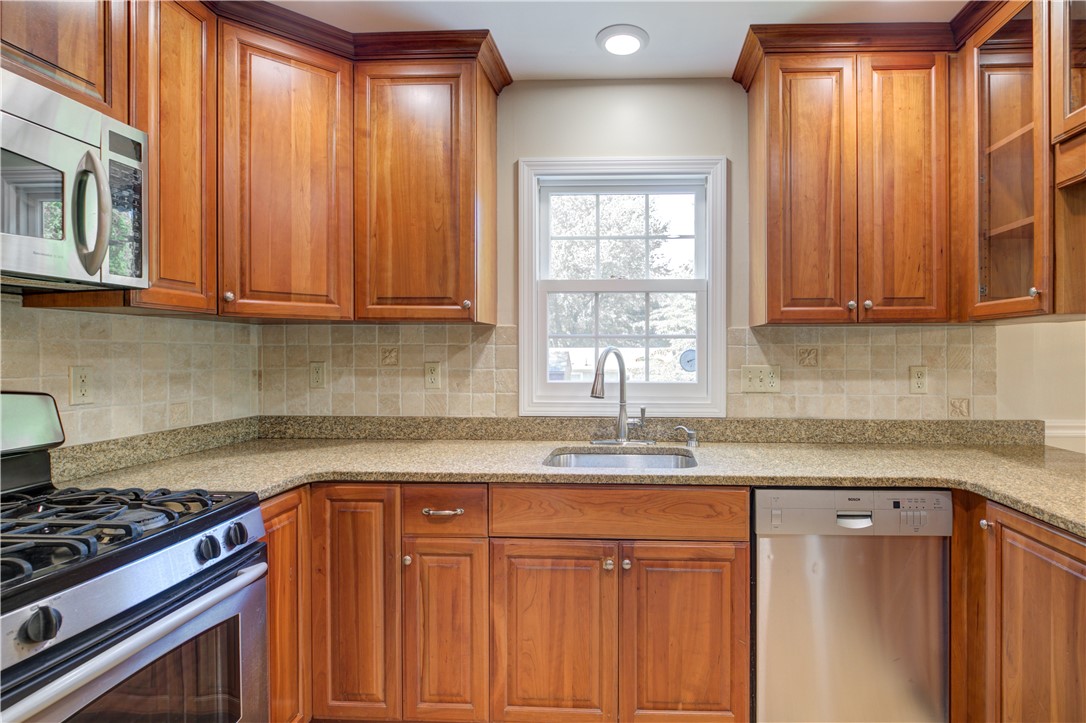 22 Reardon Drive Middletown, RI 02842 - Photo 16 of 42