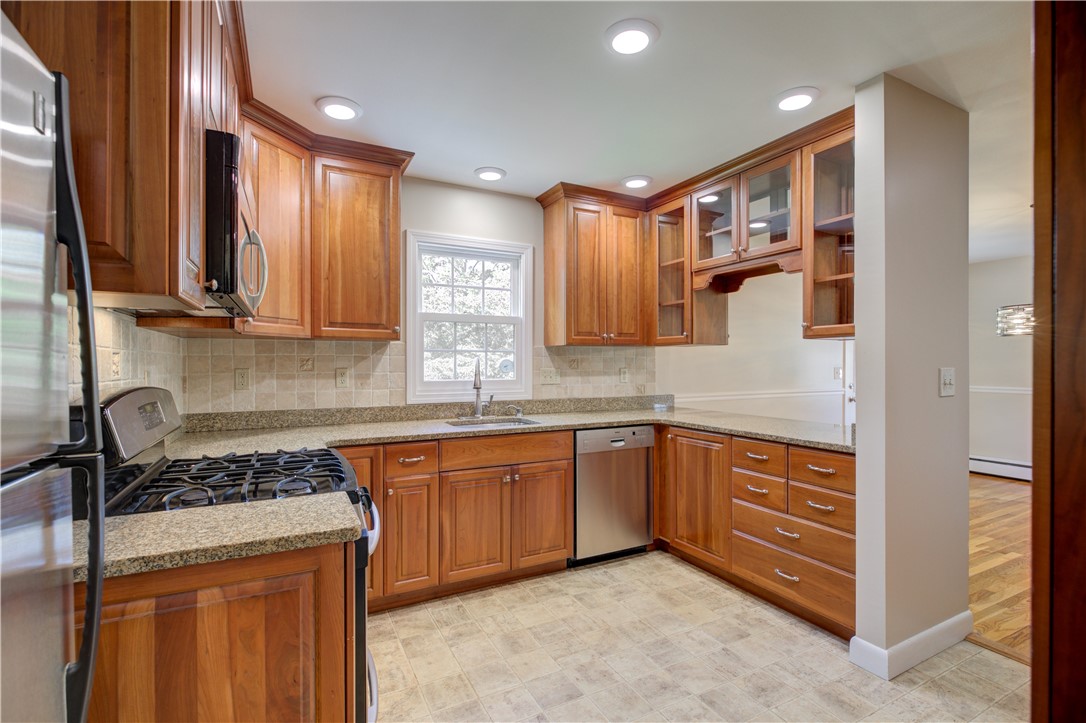 22 Reardon Drive Middletown, RI 02842 - Photo 17 of 42