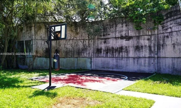$5,600 | 21020 Northeast 18th Court, Miami, FL 33179