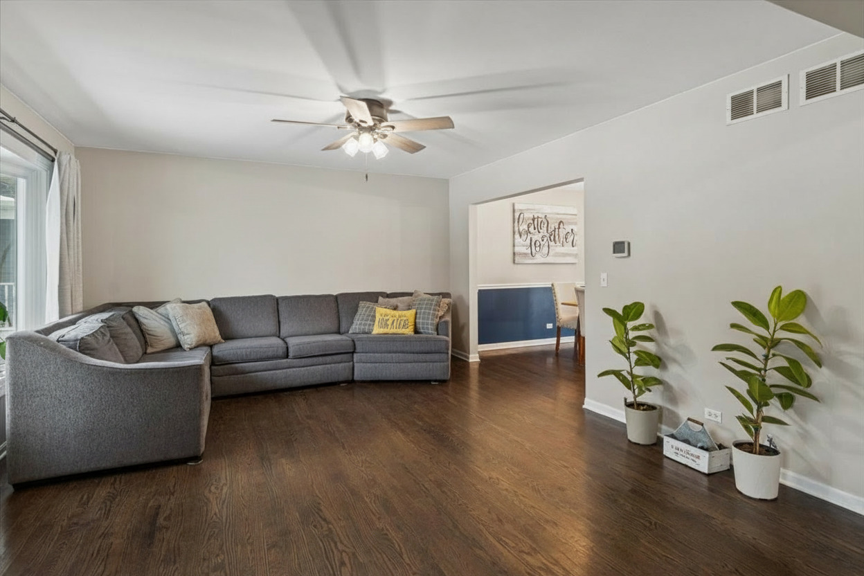 570 Boardman Circle Bolingbrook, IL 60440 - Photo 3 of 21