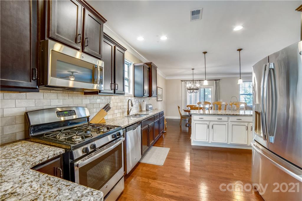 9006 Inverness Bay Road Charlotte, NC 28278 - Photo 4 of 41 Gallery Image 4