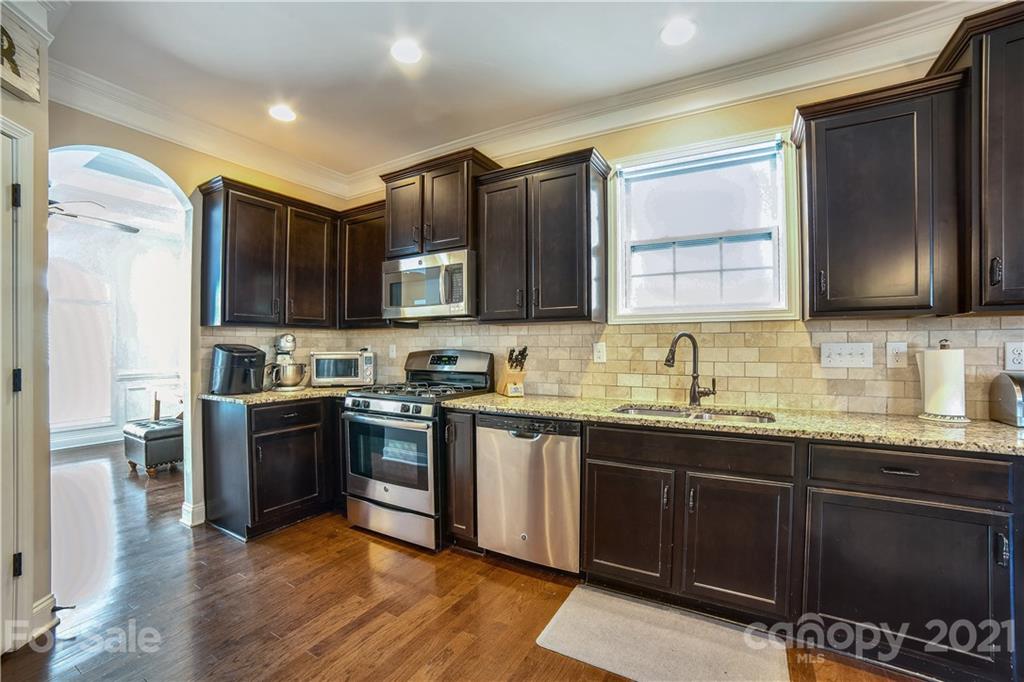 9006 Inverness Bay Road Charlotte, NC 28278 - Photo 5 of 41 Gallery Image 5