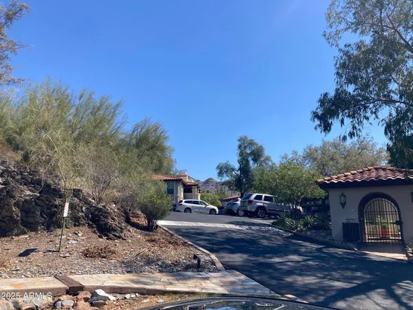 $2,150 | 7557 North Dreamy Draw Drive, Unit 276, Phoenix, AZ 85020
